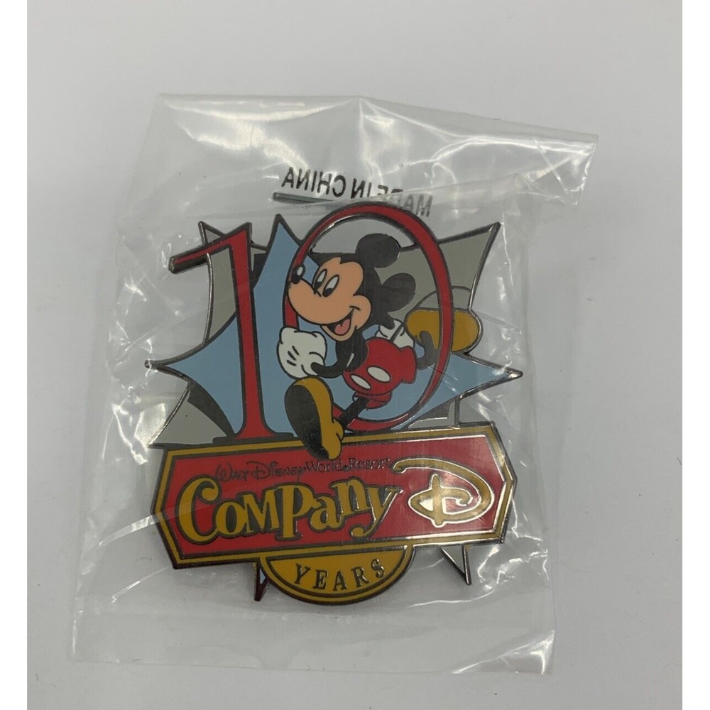 Walt Disney World Resort Company D 10 Years Cast Exclusive Pin